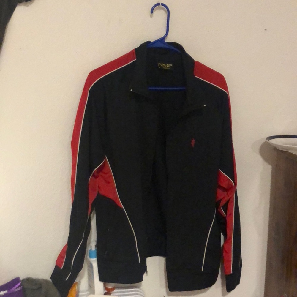 Golds Gym UK L. Red and black